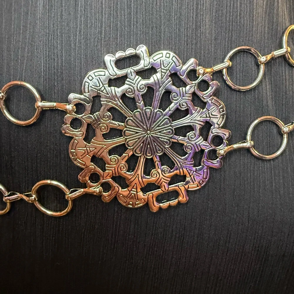 Windsor Silver Snowflake Medallion Chain Belt Western Statement Waist Belt NWT - Picture 5 of 7